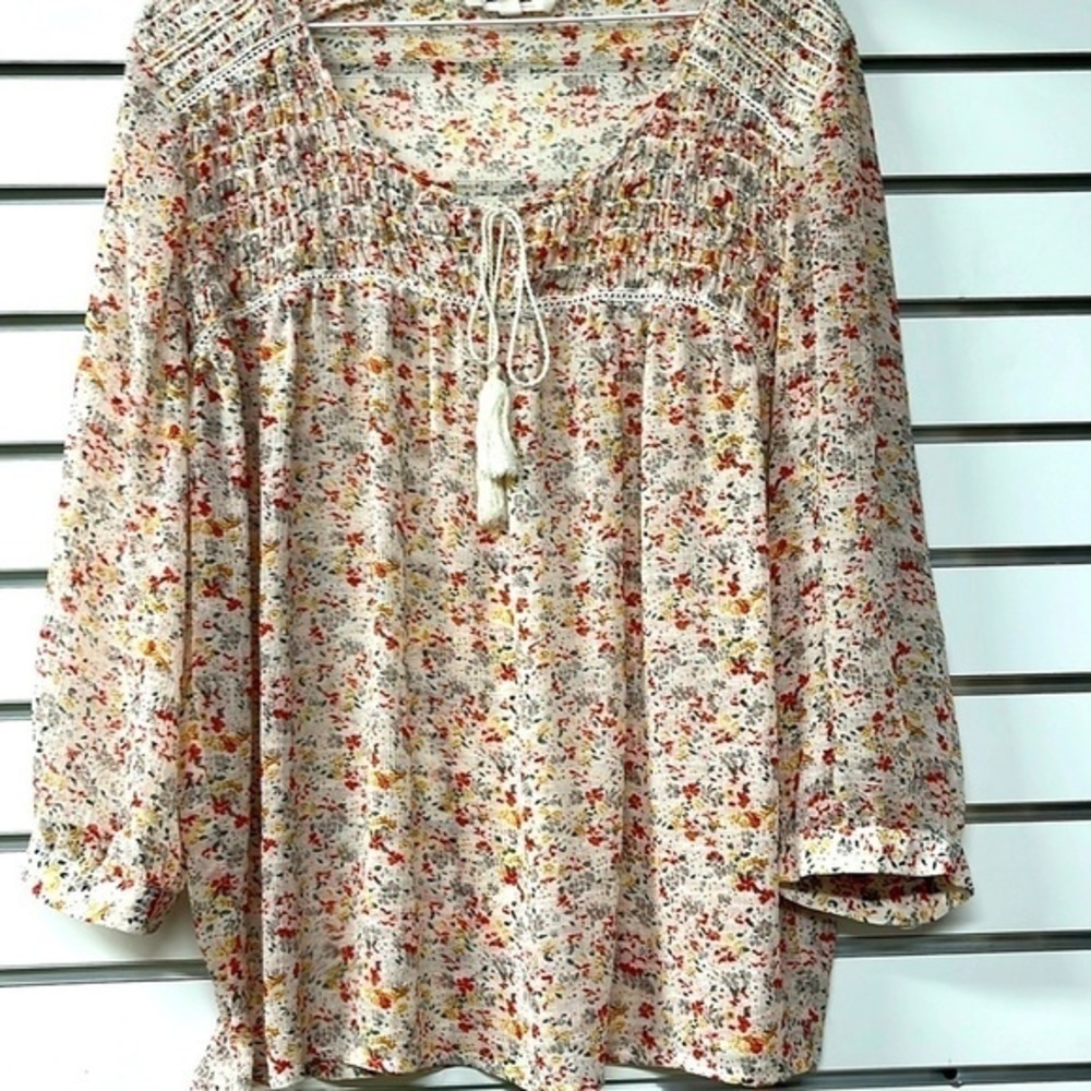 Two by‎ Vince Camuto lightweight floral blouse